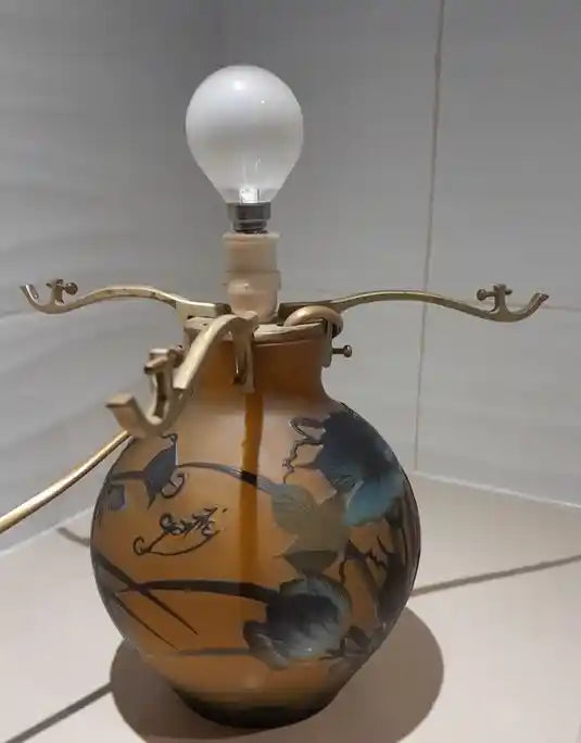 Lampe avec signature type "GALLE' " avec 2 éclairages (pied et abat-jour)